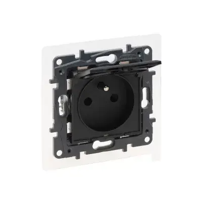 GNIAZDO 2P+Z IP44 Z KLAPKĄ NILOE-STEP CZARNE 863536 LEGRAND